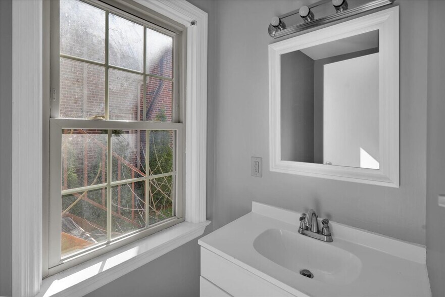 More Photos Of 1057 Columbia Ave, Lancaster Office For Sale