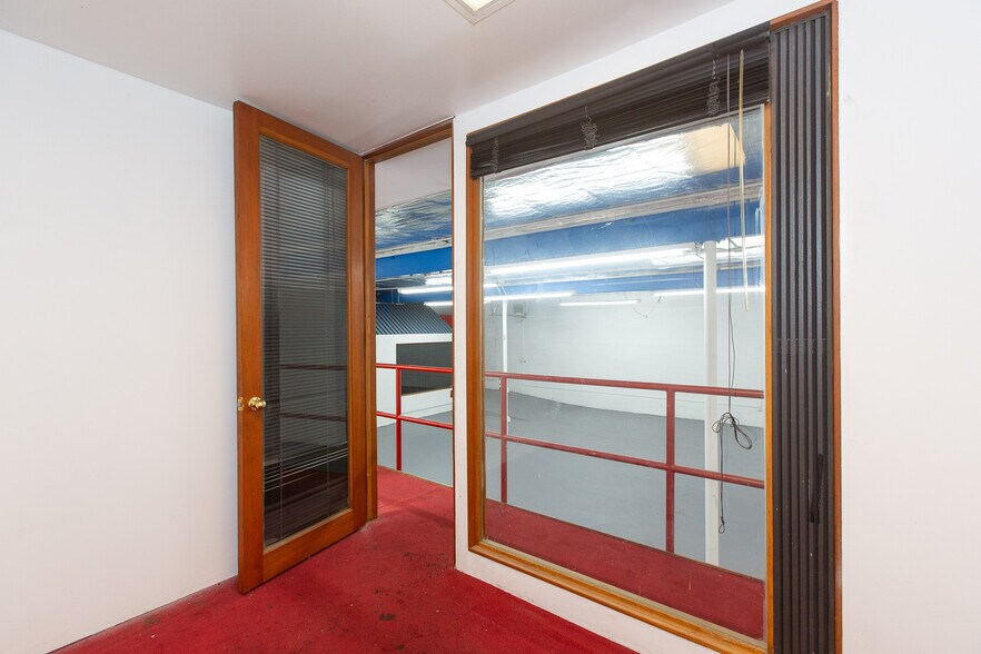 More Photos Of 1248 S Fairfax Ave, Los Angeles Light Manufacturing For Sale