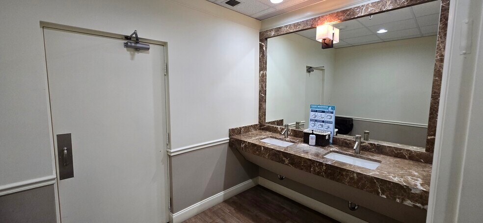 More Photos Of 2375 Tamiami Trl N, Naples Loft Creative Space For Sale