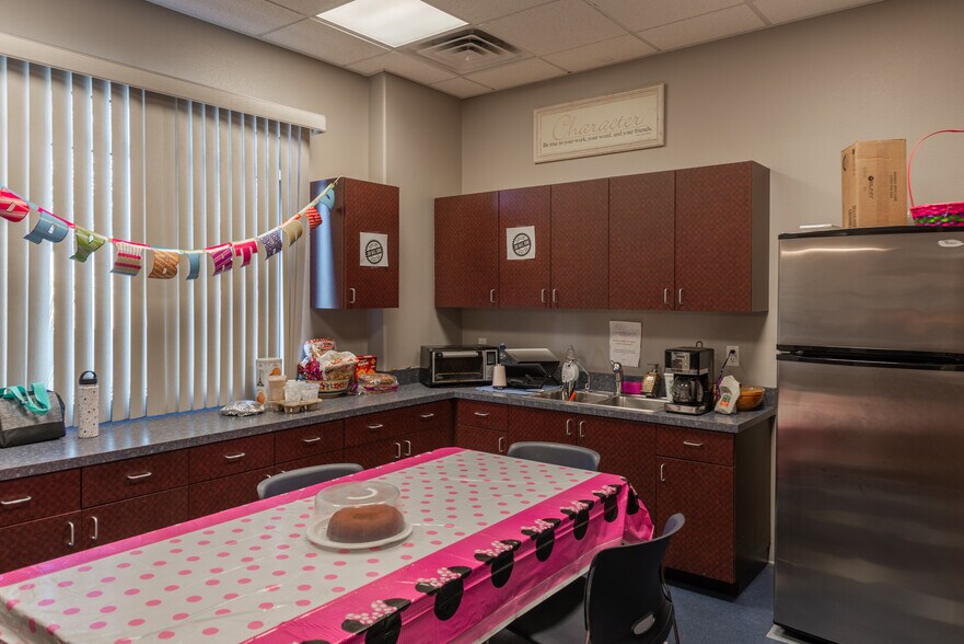 More Photos Of 4354-4358 W Cheyenne Ave, North Las Vegas Freestanding For Lease