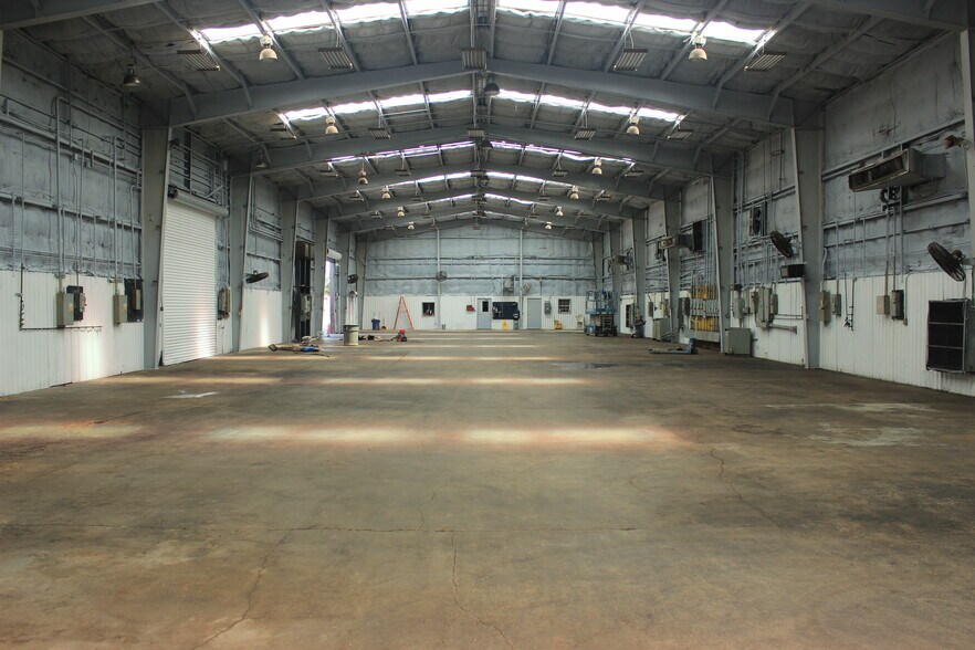 More Photos Of 11117 Mahaffey Rd, Tomball Manufacturing For Sale