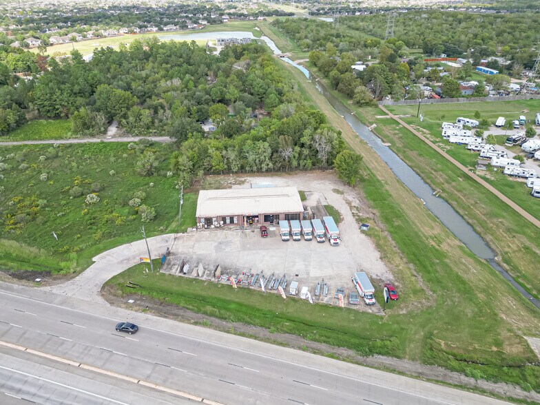 More Photos Of 15511 Highway 6, Rosharon Storefront Retail Office For Lease