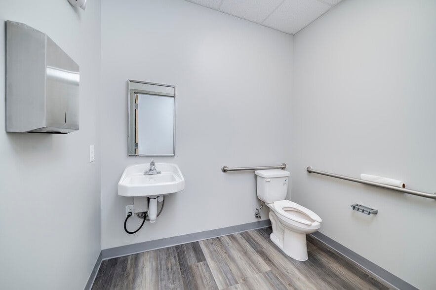 More Photos Of 200 Charles Ct, McDonough Warehouse For Lease