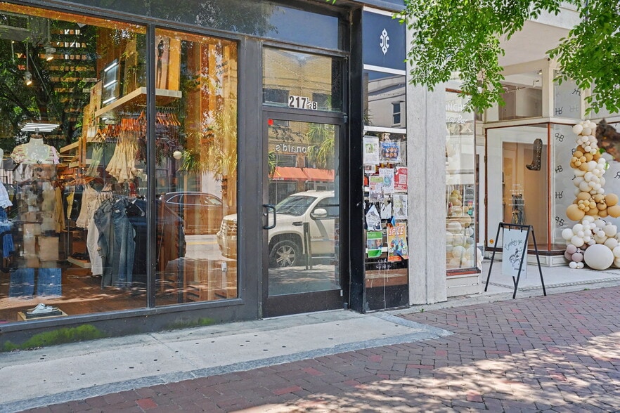 More Photos Of 217-221 W Broughton St, Savannah Storefront Retail Office For Lease