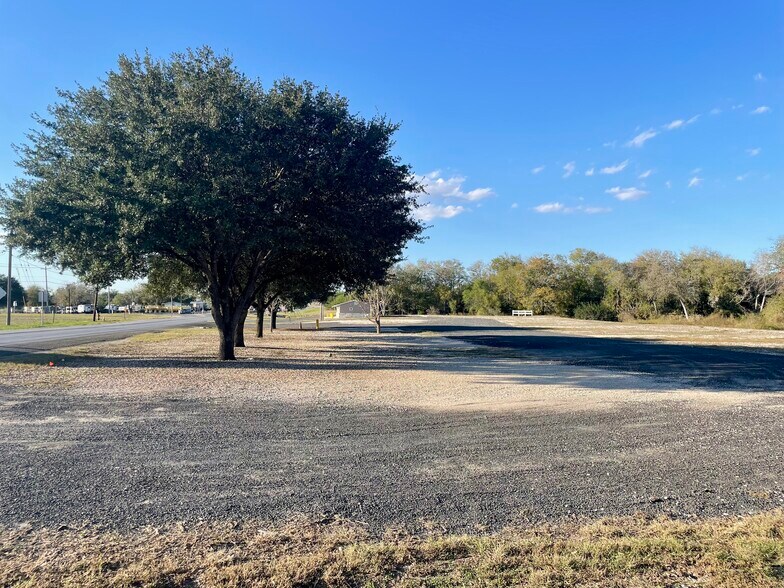 Primary Photo Of 1000 N 5th St, Kenedy Land For Sale