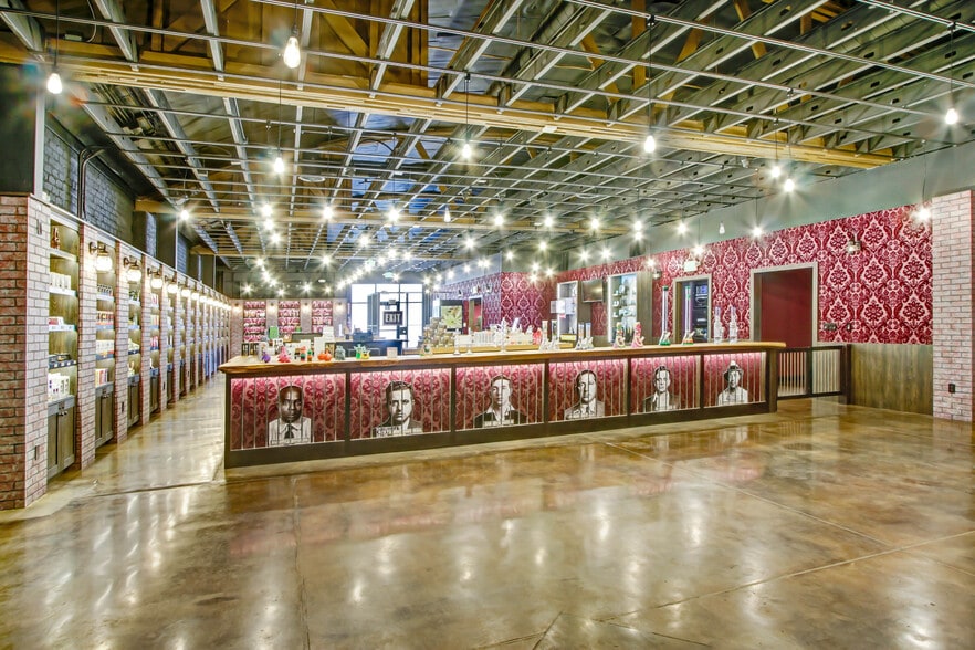 More Photos Of 14526 Erwin St, Van Nuys Warehouse For Sale