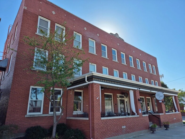 Primary Photo Of 139 W Peoria St, Paola Apartments For Lease