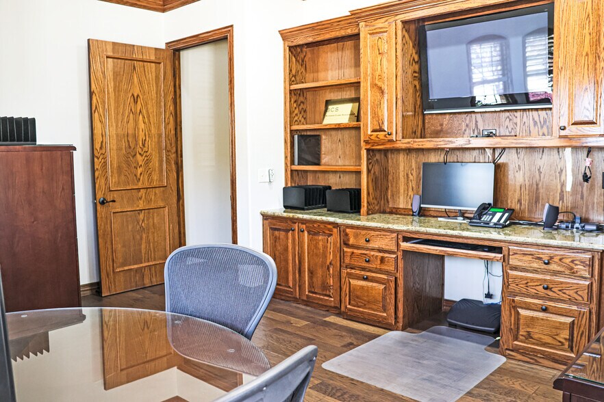 More Photos Of 1312 Glade Rd, Colleyville Loft Creative Space For Sale