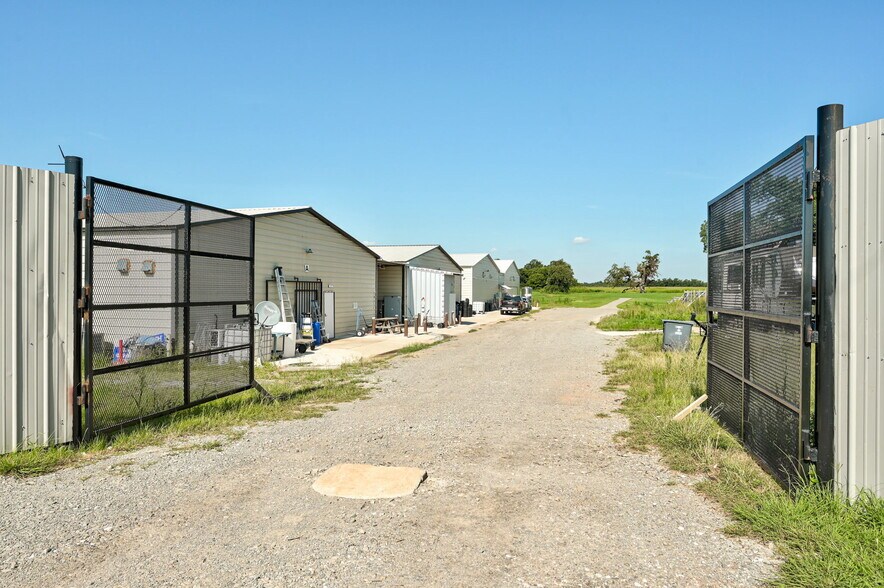 More Photos Of 2571 Meridian Ave, Crescent Warehouse For Sale