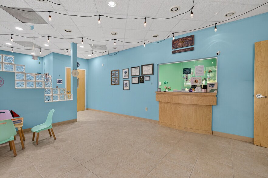 More Photos Of 1801 Salk Ave, Tavares Medical For Sale