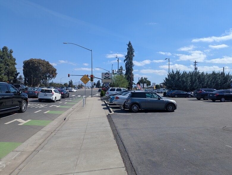 More Photos Of 2812 Stevens Creek Blvd, San Jose Auto Repair For Sale