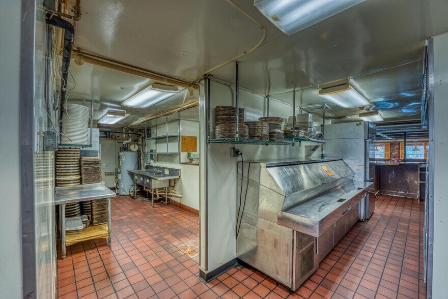 More Photos Of 238 Meadow St, Littleton Freestanding For Sale