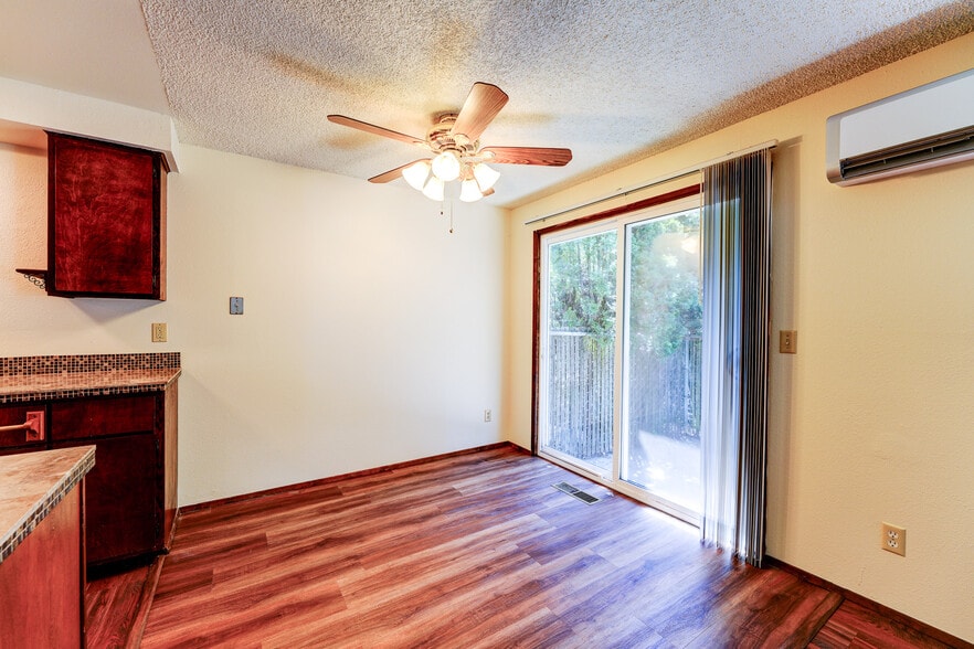 More Photos Of 1397-1407 SE 130th Ave, Portland Apartments For Sale