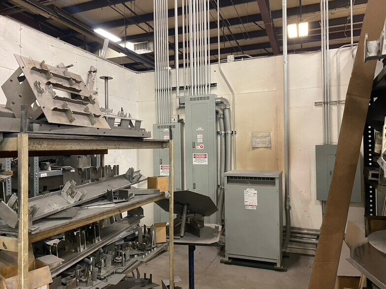 More Photos Of 5905 Lamar St, Arvada Warehouse For Lease