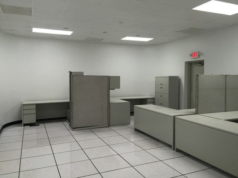 More Photos Of 3280 McKibbon Rd, Saint Louis Flex For Lease