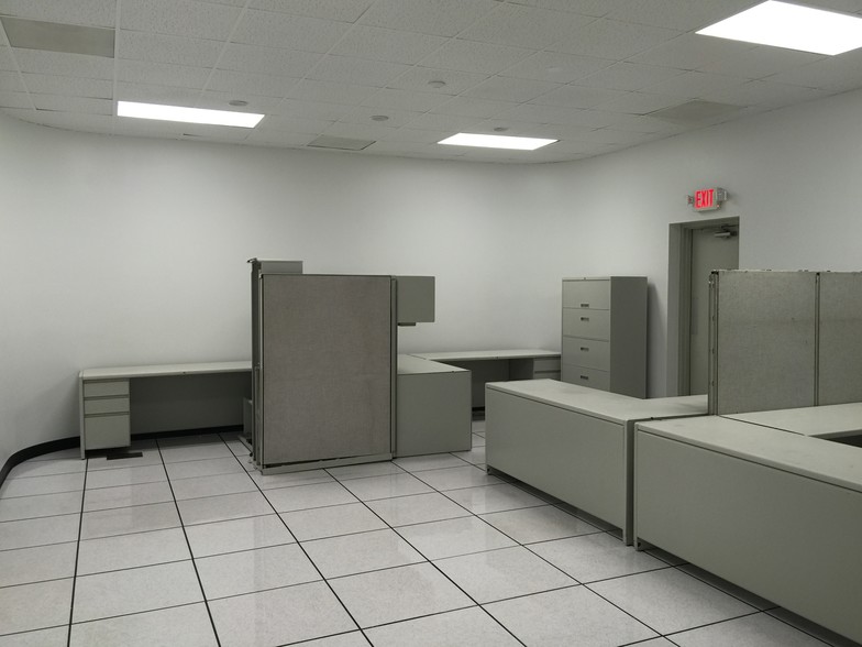 More Photos Of 3280 McKibbon Rd, Saint Louis Flex For Lease