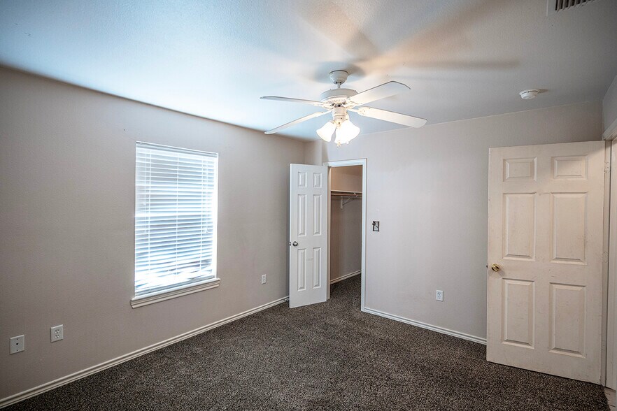 More Photos Of 5710 Fordham St, Lubbock Specialty For Sale