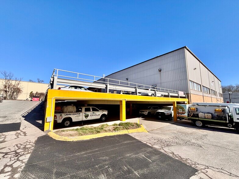 More Photos Of 86 Viaduct Rd, Stamford Warehouse For Lease