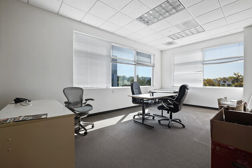 More Photos Of 470-500 Wald, Irvine Light Manufacturing For Sale