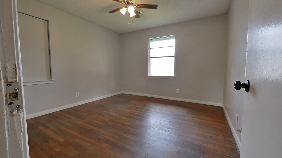 More Photos Of 7115 Satsuma Dr, Houston Unknown For Lease