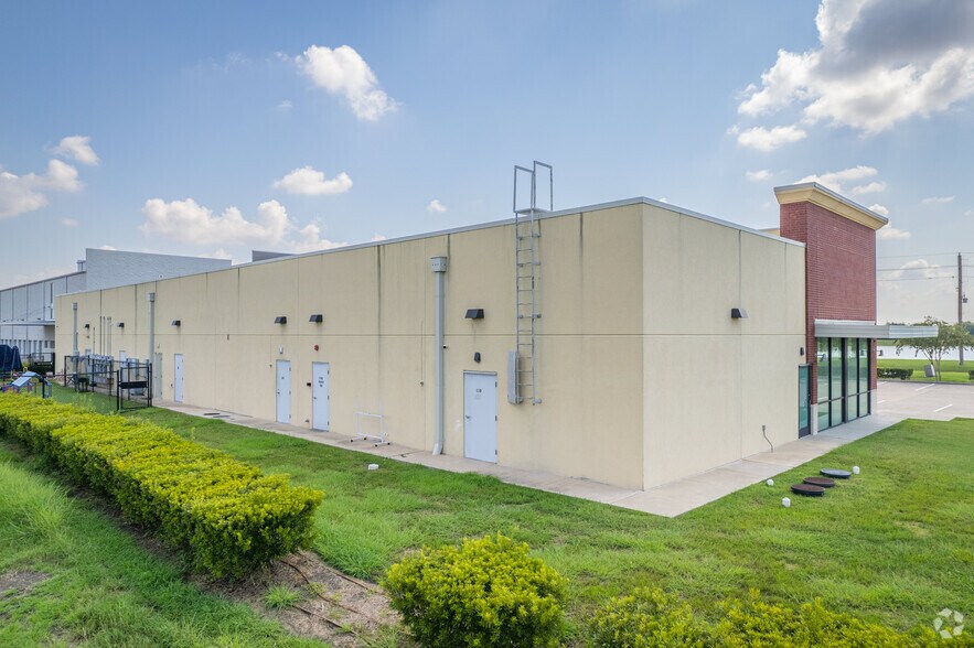 More Photos Of 3220 Kirby Dr, Pearland Storefront For Sale