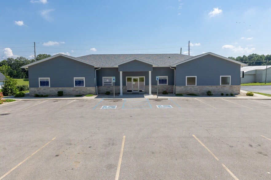 More Photos Of 2221 John Williams Blvd, Bedford Office For Sale