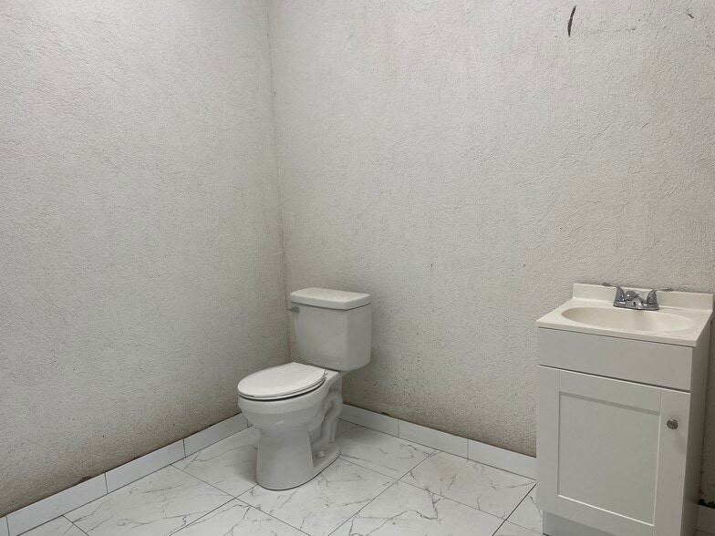 More Photos Of 928 Block St, Port Neches Office Residential For Sale