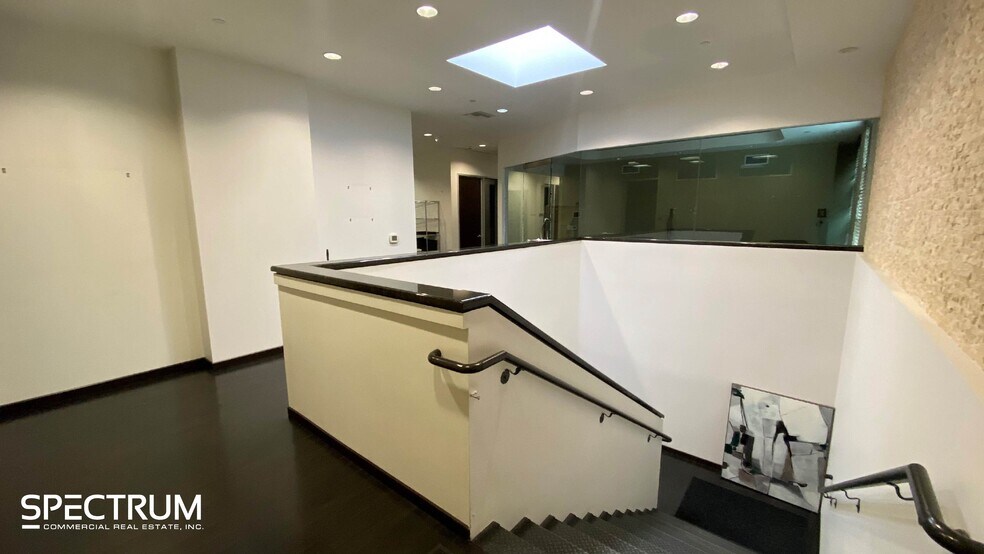 More Photos Of 19835-19839 Nordhoff St, Northridge Office For Lease