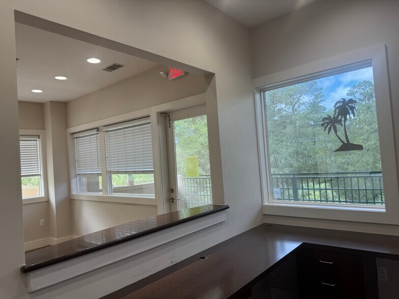 More Photos Of 23 N Main St, Hilton Head Island Office For Sale