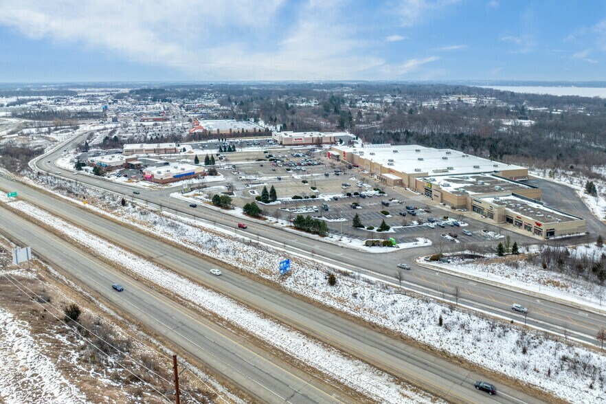 More Photos Of 700 N Edwards Blvd, Lake Geneva Freestanding For Sale