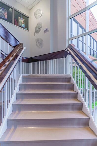 More Photos Of 10 Maxwell Dr, Clifton Park Medical For Lease