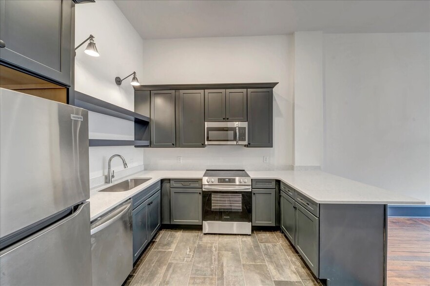 More Photos Of 362 2nd St, Macon-Bibb Storefront Retail Residential For Sale