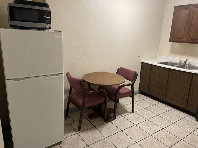 More Photos Of 721 State Route 54 E, Clinton Hotel For Sale