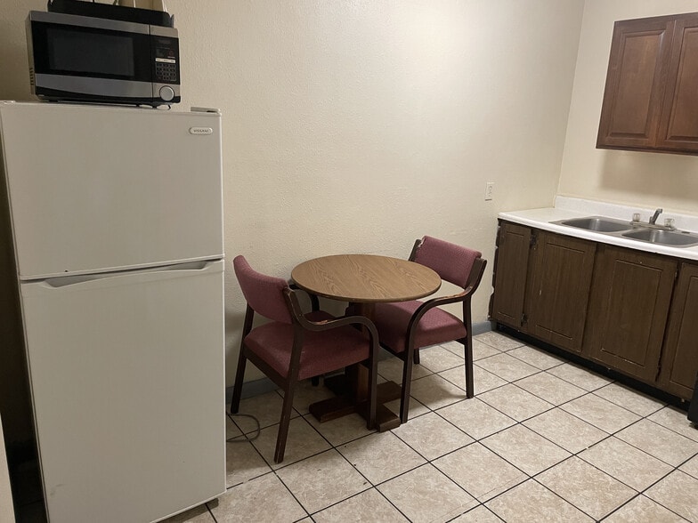 More Photos Of 721 State Route 54 E, Clinton Hotel For Sale