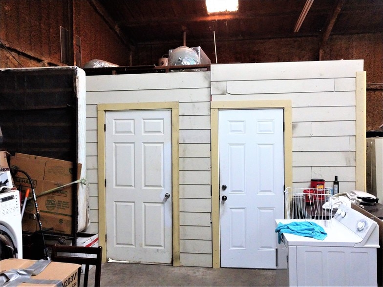 More Photos Of 8709 Irvington Blvd, Houston Warehouse For Sale