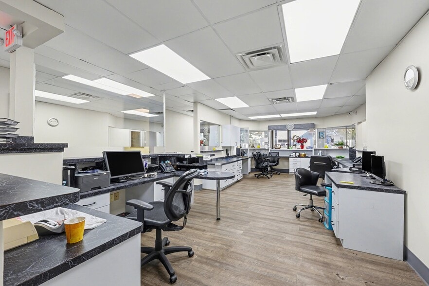 More Photos Of 30000 Orchard Lake Rd, Farmington Medical For Lease