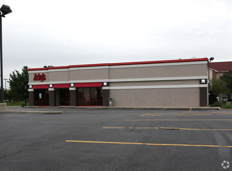 Primary Photo Of 1245 Lakeview Dr, Romeoville Fast Food For Lease