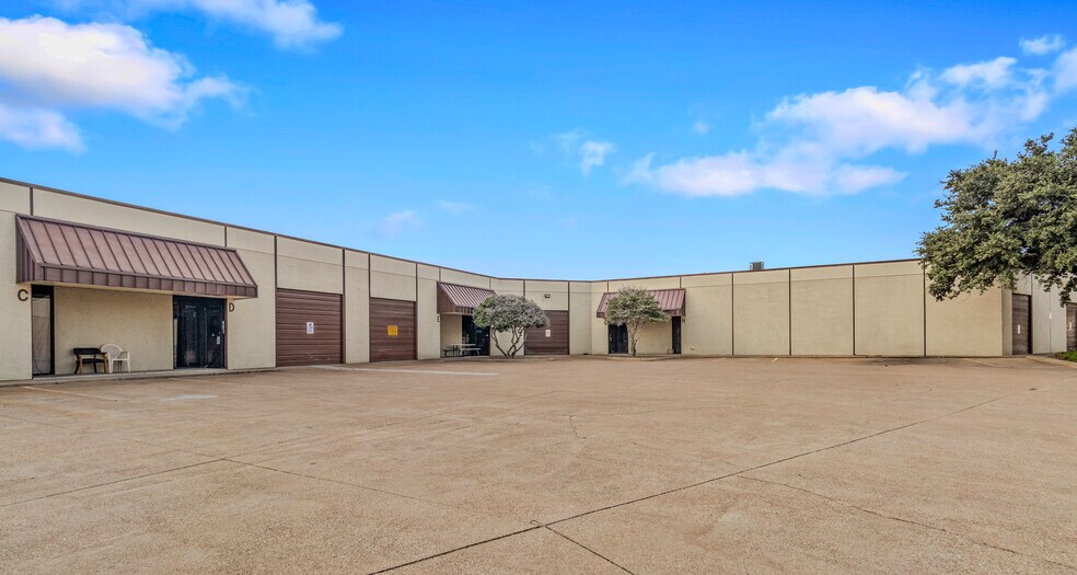 More Photos Of 1315 Colony Ct, Haltom City Distribution For Lease