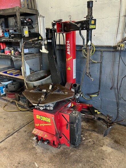 More Photos Of 202 N High St, Mount Orab Auto Repair For Sale