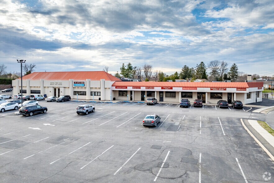 More Photos Of 700-760 Old Country Rd, Plainview Medical For Sale