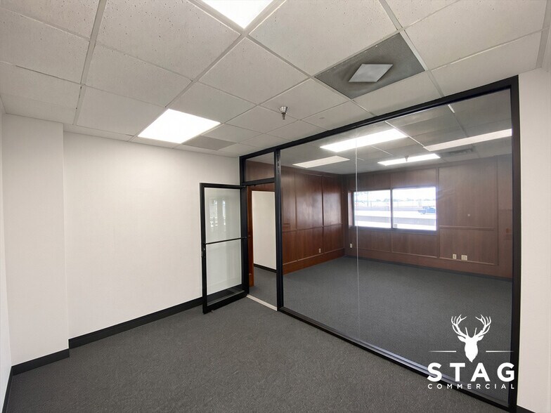 More Photos Of 3901 Airport Fwy, Bedford Office For Lease