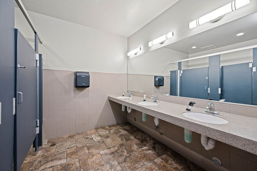 More Photos Of 2768 Compass Dr, Grand Junction Office For Lease