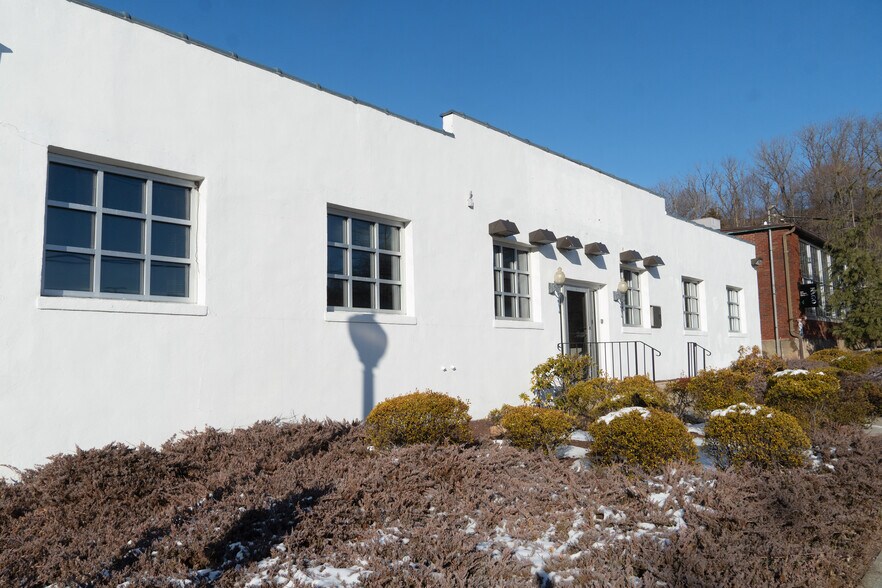 More Photos Of 333 N Main St, Lambertville General Retail For Lease