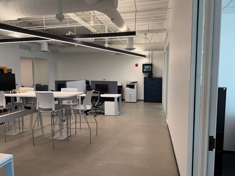 More Photos Of 16501 Ventura Blvd, Encino Coworking Space
