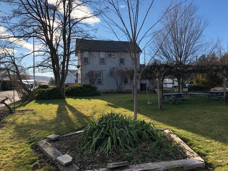 More Photos Of 1520 Sheridan Ave, Prosser Winery Vineyard For Sale