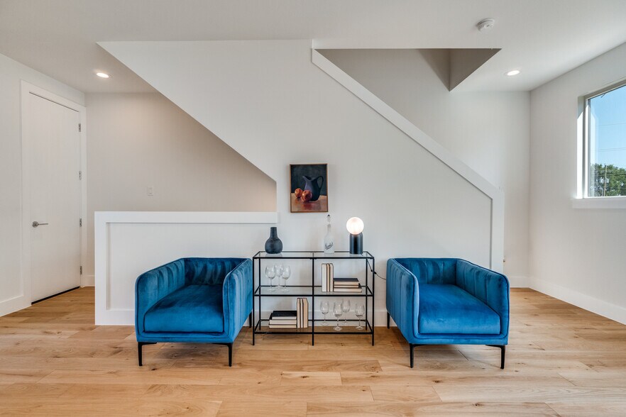 More Photos Of 3940 Spring Valley rd, Addison Multifamily For Sale