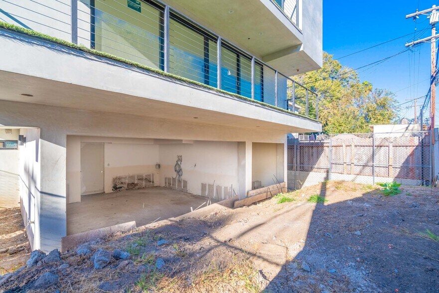 More Photos Of 506 Westminster Ave, Venice Apartments For Sale