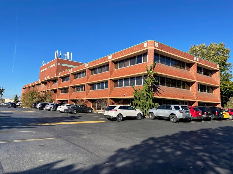 More Photos Of 1440 Rockside Rd, Parma Medical For Lease