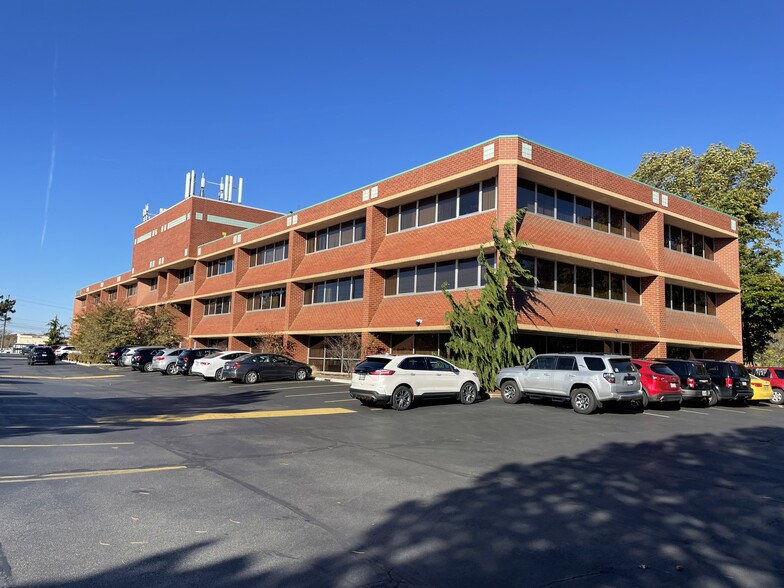 More Photos Of 1440 Rockside Rd, Parma Medical For Lease