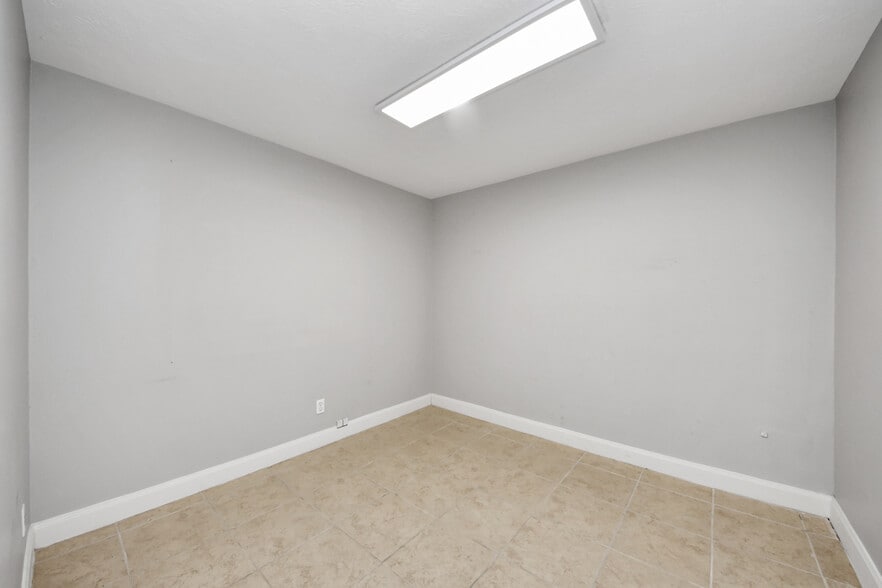 More Photos Of 2001 John St, Pasadena Office For Sale